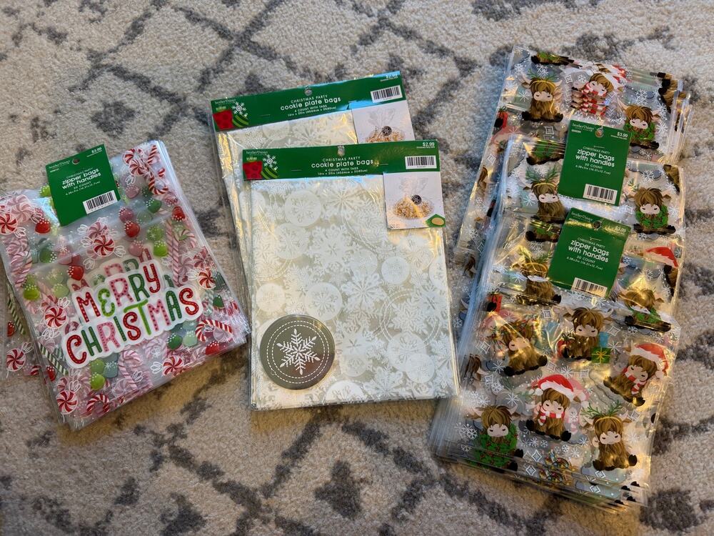 Christmas Treat Bag Lot 113 Highland Cow Merry Christmas Zipper Cookie Plate Bag